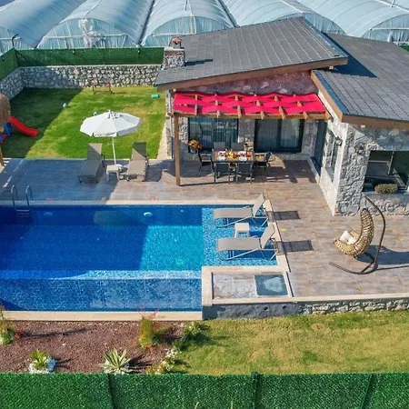 Willa Vareste & Tas Mahal *